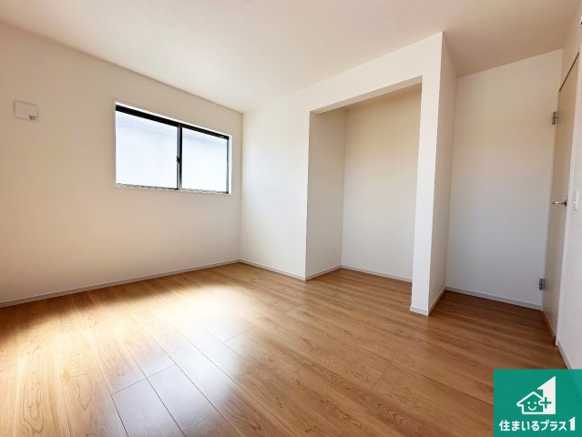 加古郡稲美町中村　第1期　新築一戸建ての洋室|シンプルな洋室は、自分好みのインテリアが楽しめます♪ご家族とインテリアや家具を選びに行くのは新築購入時の醍醐味の一つです。ぜひお楽しみください♪