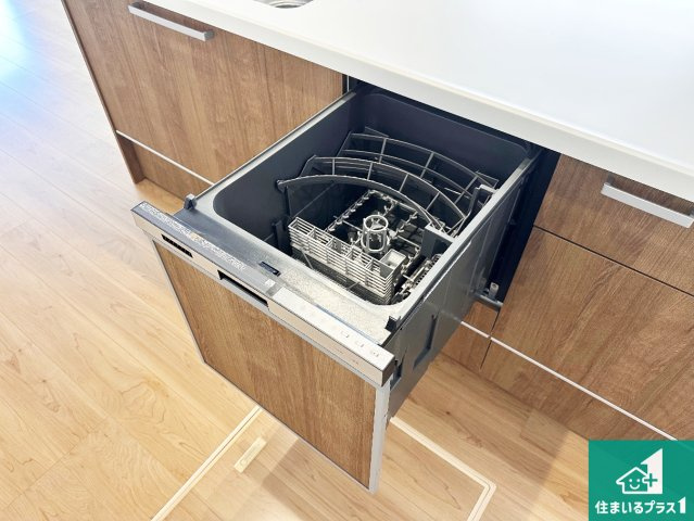 加古郡稲美町中村　第1期　新築一戸建ての設備|食事後の一仕事、食器洗いをボタン一つでお任せできちゃいます！場所を取らないビルトイン式なので、お料理スペースもしっかり確保！