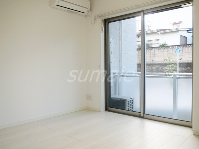 Glanz赤羽WESTの居間・リビング|洋室６帖です☆