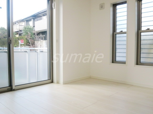 Glanz赤羽WESTの居間・リビング|角部屋２面採光です☆