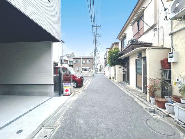 荒川区西尾久2丁目新築分譲住宅の前面道路含む現地写真|全面道路