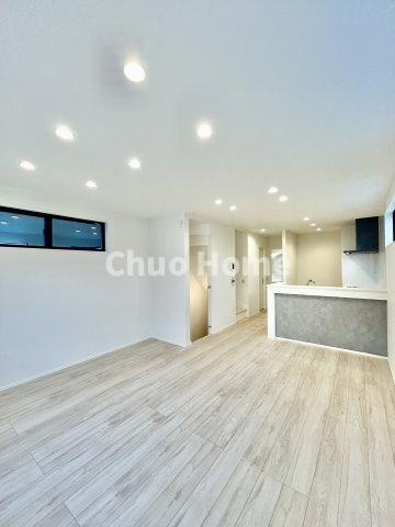 荒川区西尾久2丁目新築分譲住宅の居間・リビング|居間リビング