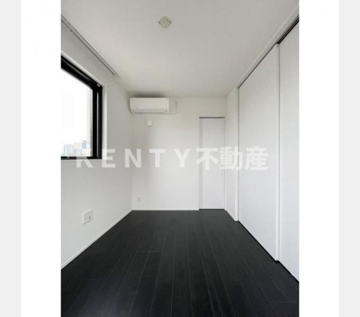 【寝室】 | Ｔｈｅ Ａｉｇｒｅｔｔｅ Ｍｉｎａｍｉ‐Ｋａｍａｔａ | 広くて明るい寝室