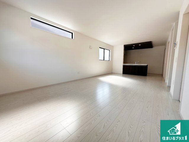 加古郡稲美町中村　第1期　新築一戸建ての居間・リビング|シンプルなリビングは、観葉植物等のインテリアを楽しめますね！パパ好みにも、ママ好みにも家具次第で雰囲気を変えることができます！