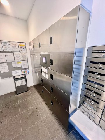 渋谷区桜丘町の賃貸マンションのロビー|■宅配ＢＯＸ■集合ポスト