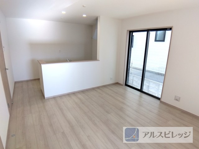 新築/新座市大和田5丁目　の居間・リビング|使いやすい居間です