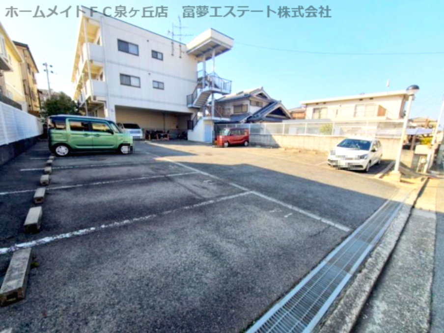 スプルース泉ヶ丘の駐車場