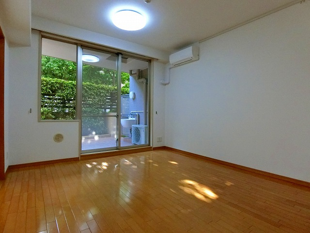 コンセール大森山王壱番館の居間・リビング