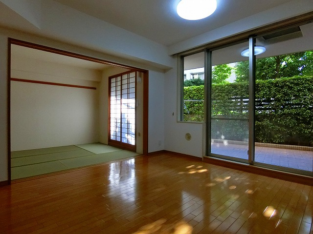 コンセール大森山王壱番館の居間・リビング