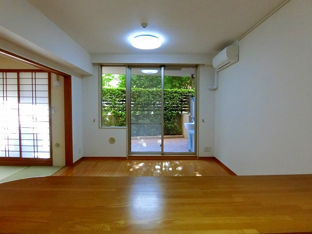 コンセール大森山王壱番館の居間・リビング