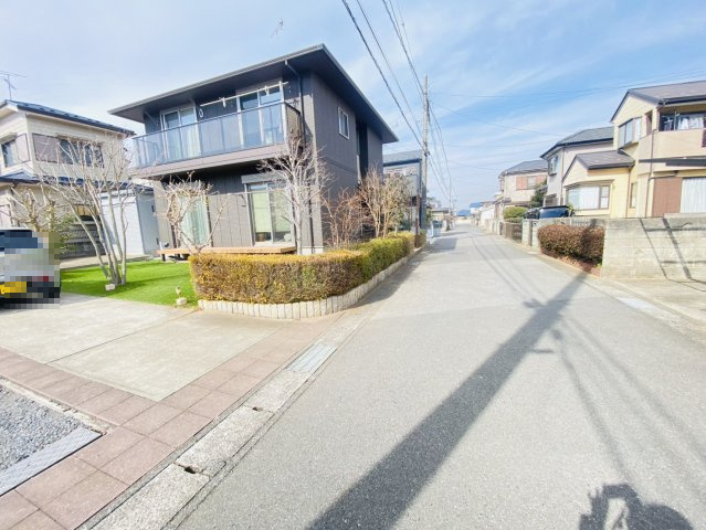 八街に　中古戸建の前面道路含む現地写真
