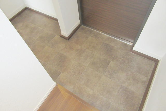 オクド　テラスの玄関|ゆったり目の玄関スペースです♪