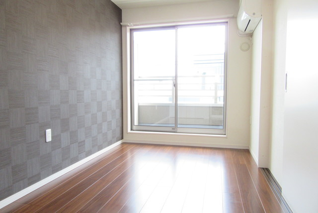 オクド　テラスの居間・リビング|逆アングルから見た洋室です♪