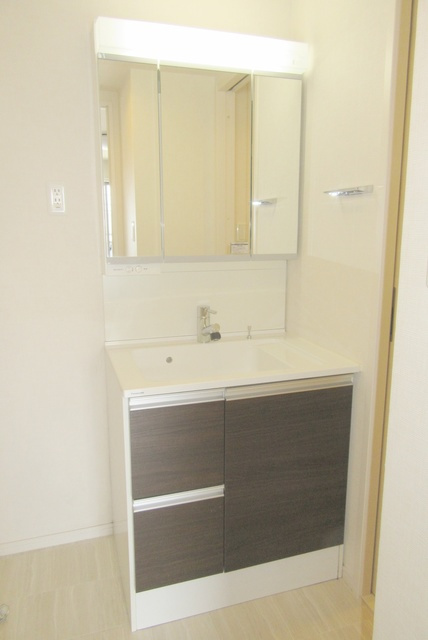 オクド　テラスの洗面所|身支度のしやすい独立洗面台です♪