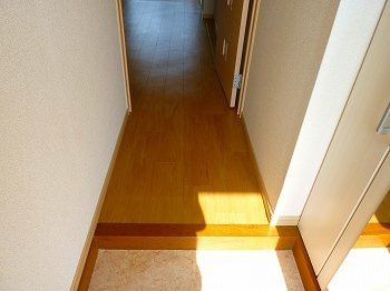 【玄関】 | メゾンシャングリラ | 明るい玄関です