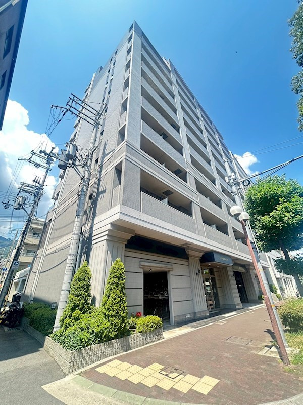 アーバンフラッツ王子公園の外観