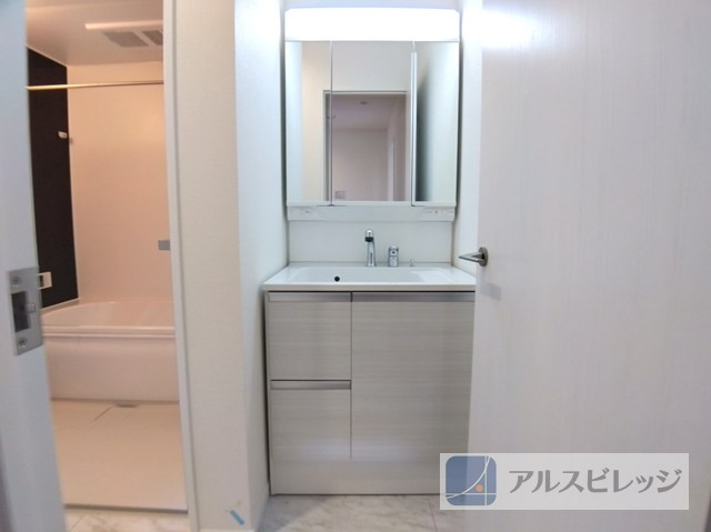 新築/新座市大和田5丁目　の独立洗面台|朝の支度にも助かる、独立の洗髪洗面化粧台