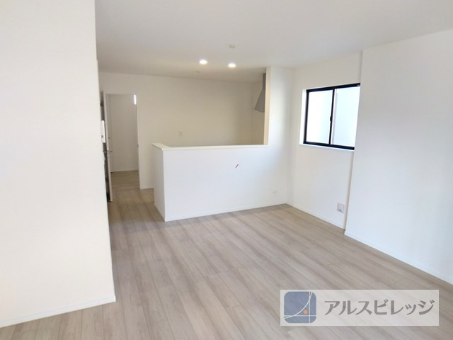 新築/新座市大和田5丁目　の居間・リビング|こちらのリビングで趣味の時間をお楽しみください