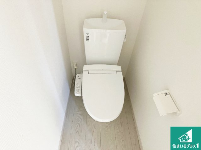 姫路市広畑区才　第2期　新築一戸建てのトイレ|1・2階の2ヶ所にあるので、朝の忙しい時間の順番待ちもなく、深夜の利用にも大変便利です。