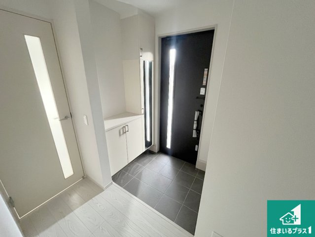 姫路市広畑区才　第2期　新築一戸建ての玄関|シューズボックスにはたくさんの靴が収納できるので玄関周りはいつもスッキリ！ご家族が増えても安心！