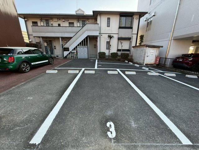 ハイツげんの駐車場