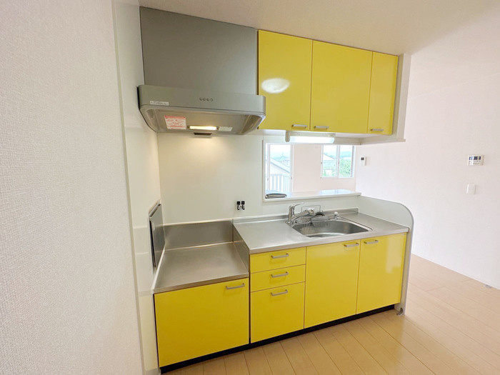 葛城市柿本のアパートのキッチン