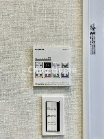 トーア平井マンションの内装|【浴室乾燥機】暖房・冷風・換気・乾燥が可能です。毎日を快適に過ごせるうれしい機能が揃っています。雨の日の洗濯物も安心です。