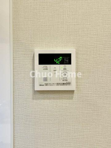 トーア平井マンションの発電・温水設備|【給湯リモコン】外での一日を忘れさせてくれるオートバス機能でお好みの湯量・温度に調整された浴槽。