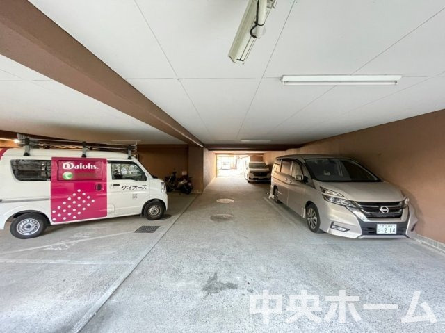 トーア平井マンションの駐車場|【敷地内駐車場】最新の空き状況や費用などの詳細は担当スタッフまでお問い合わせください。