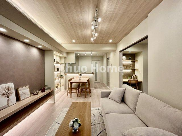 トーア平井マンションの居間・リビング|【居間・リビング】「ＬＤＫは家族団らんをデザイン」広いＬＤＫでは家族が集まり一緒の時間を過ごせる工夫がされております。何気ない一日の当たり前のひとコマがいつか一生の宝物になります