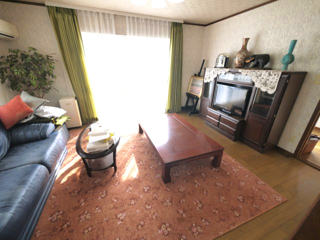 茂原市緑ヶ丘1　中古戸建の居間・リビング|4LDK 緑ヶ丘分譲地内 公南道路 スーパーせんどう徒歩約5分 都市ガス上下水