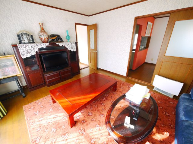 茂原市緑ヶ丘1　中古戸建の居間・リビング|4LDK 緑ヶ丘分譲地内 公南道路 スーパーせんどう徒歩約5分 都市ガス上下水