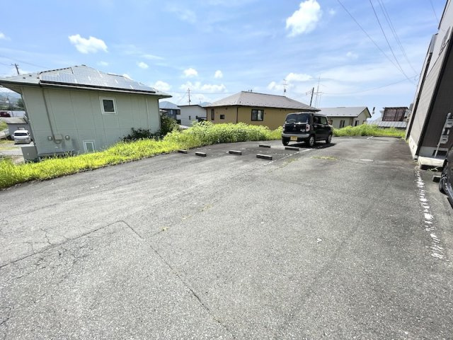 ディアス・クレストAの駐車場