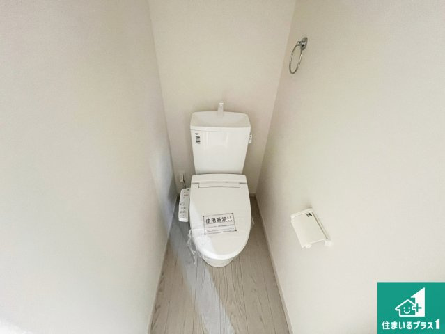 姫路市網干区垣内西町　第1期　新築一戸建てのトイレ|1・2階の2ヶ所にあるので、朝の忙しい時間の順番待ちもなく、深夜の利用にも大変便利です。