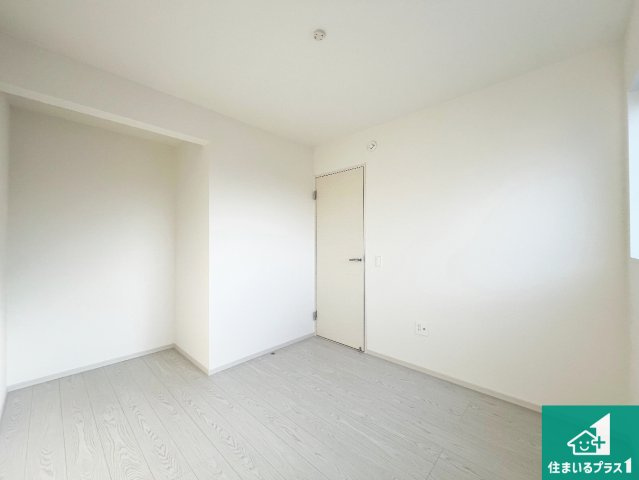 姫路市網干区垣内西町　第1期　新築一戸建ての洋室|シンプルな洋室は、自分好みのインテリアが楽しめます♪ご家族とインテリアや家具を選びに行くのは新築購入時の醍醐味の一つです。ぜひお楽しみください♪