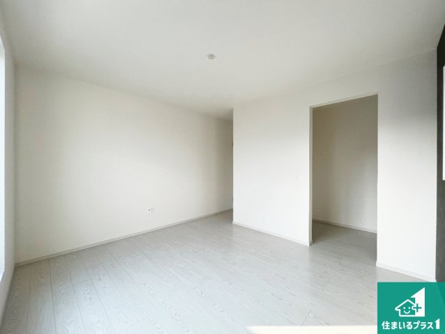 姫路市網干区垣内西町　第1期　新築一戸建ての洋室|ウォークインクローゼット付きで生活スペースもスッキリできます。各居室にも収納がありますので、お子様の衣類やおもちゃなどもしっかり収納できます。