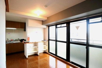 【居間・リビング】 | フレア・ブローリー | ※イメージ　同物件・別号室の写真