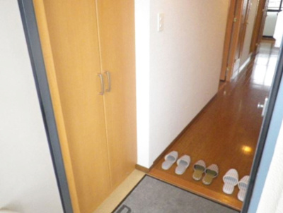 【玄関】 | フレア・ブローリー | ※イメージ　同物件別号室の写真