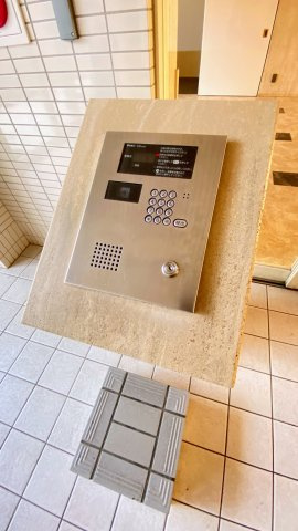 須磨パークヒルズＡ棟の防犯設備|エントランスはオートロック付き