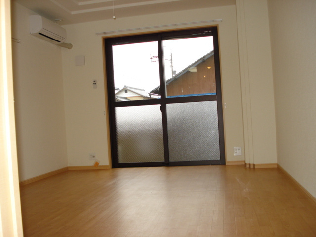 グリーングラス弐番館の居間・リビング|洋室