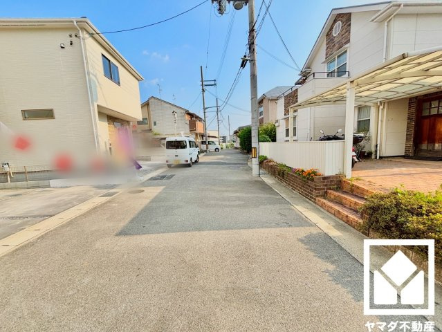 伏見区羽束師古川町　1期　1号棟の前面道路含む現地写真