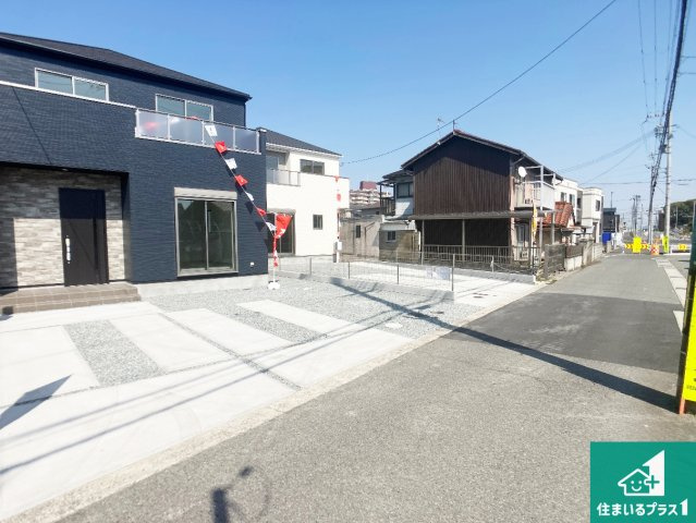 姫路市広畑区才　第2期　新築一戸建ての前面道路含む現地写真|周辺は閑静な住宅街！前面道路広々で車の出し入れも便利です。駐車が苦手な方でも安心して車庫入れできます！