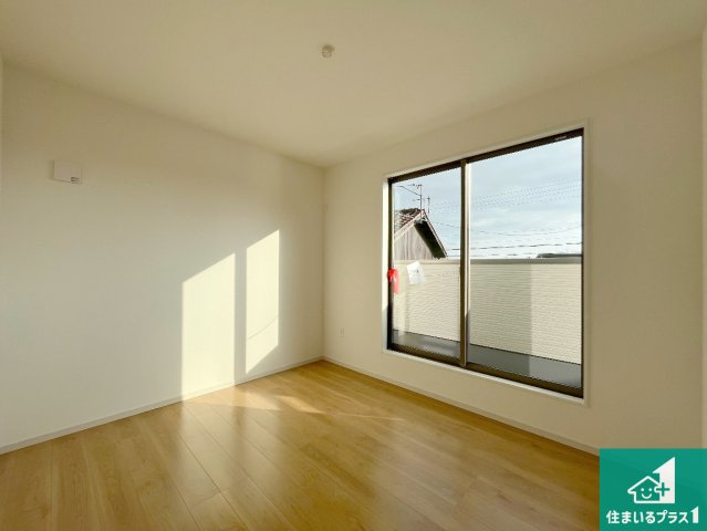 姫路市広畑区才　第2期　新築一戸建ての洋室|シンプルな洋室は、自分好みのインテリアが楽しめます♪ご家族とインテリアや家具を選びに行くのは新築購入時の醍醐味の一つです。ぜひお楽しみください♪