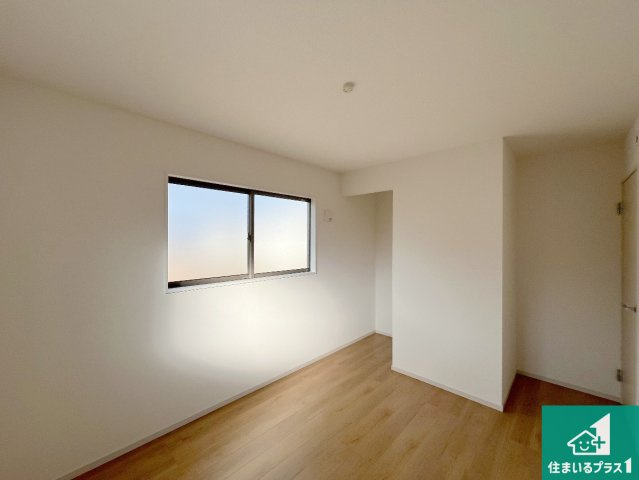 姫路市広畑区才　第2期　新築一戸建ての洋室|収納スペースが充実しているので子供の成長に合わせてたくさん収納ができます！家族構成に合わせた様々な活用ができる収納！