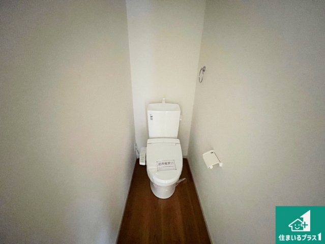 姫路市網干区垣内西町　第1期　新築一戸建てのトイレ|1・2階の2ヶ所にあるので、朝の忙しい時間の順番待ちもなく、深夜の利用にも大変便利です。