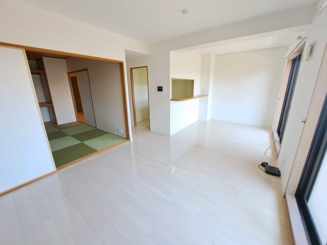 NTPRレジデンス甲子園四番町の居間・リビング