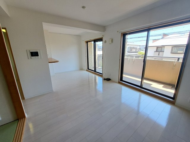 NTPRレジデンス甲子園四番町の居間・リビング