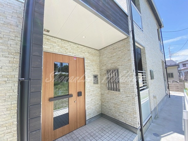 藤沢市本町１丁目のアパートのエントランス