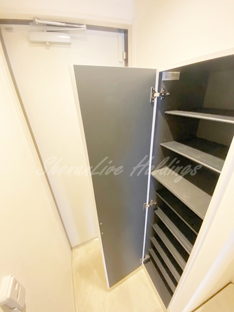 藤沢市本町１丁目のアパートの玄関