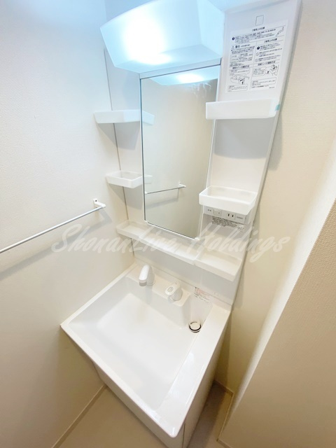 藤沢市本町１丁目のアパートの洗面所